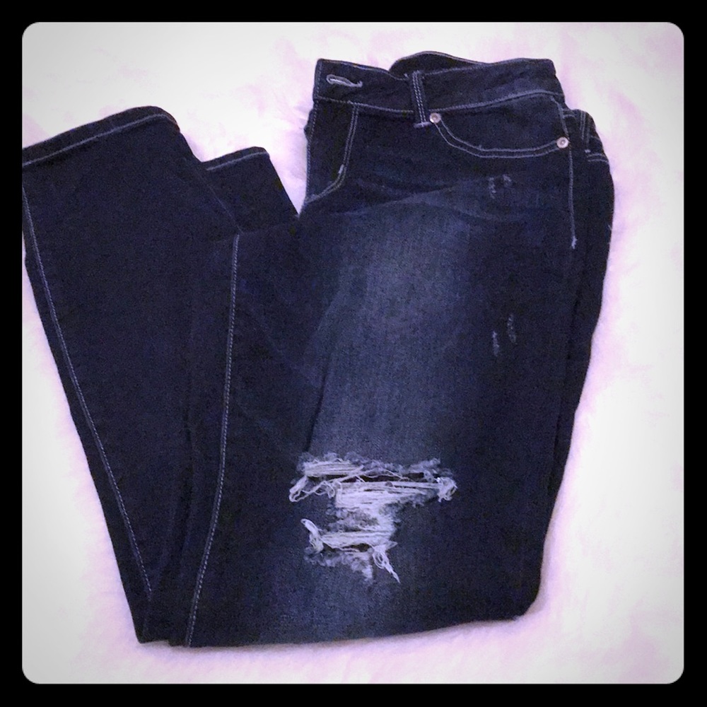 Distress skinny jeans with sequins